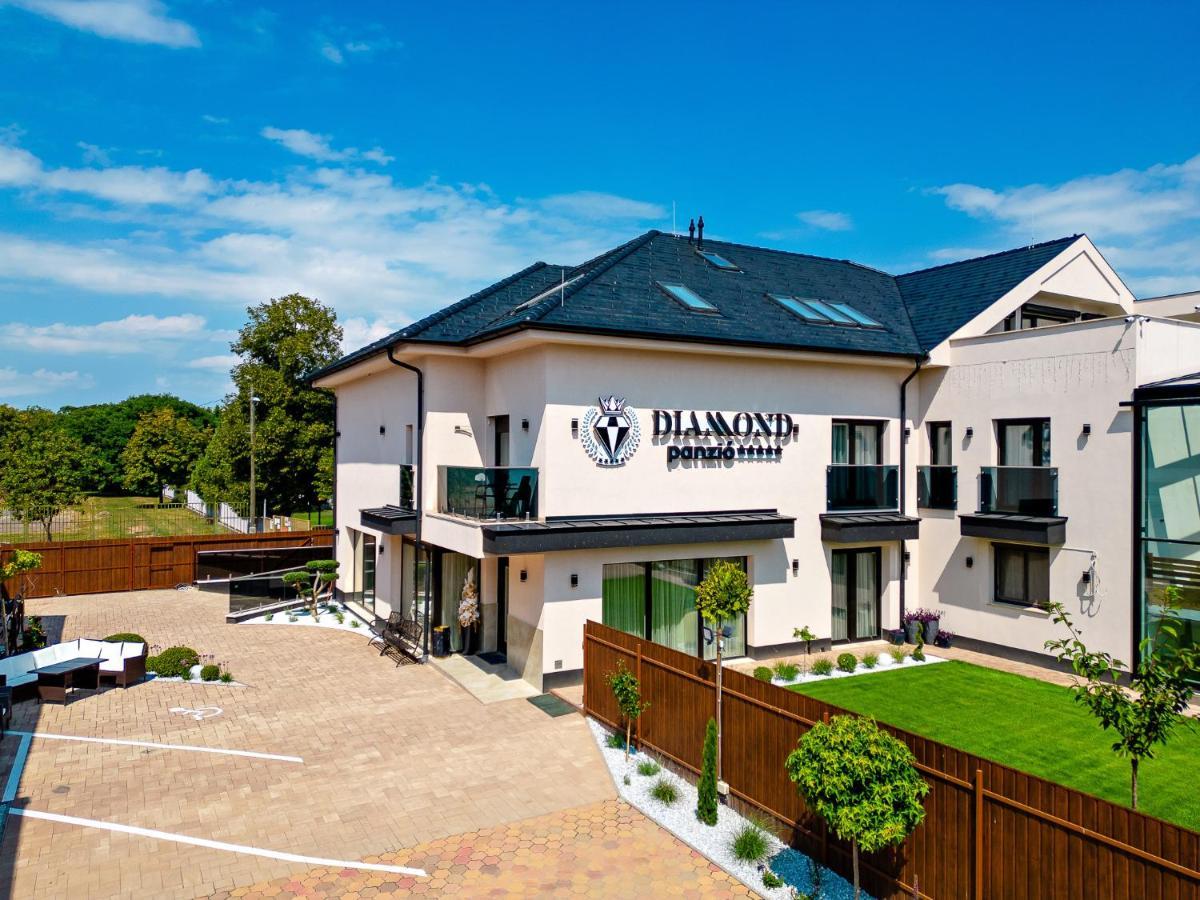 Diamond Panzio Bed and Breakfast Hajdúszoboszló Buitenkant foto
